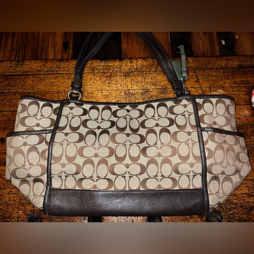 COACH PARK SIGNATURE CARRIE TOTE F28728
SILVER/KHAKI/MAHOGANY with WALLET - Picture 15 of 16
